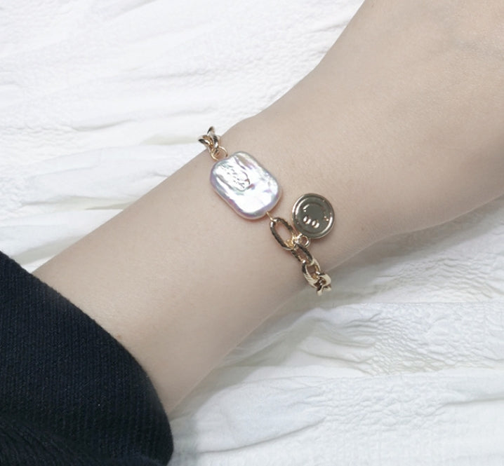 Gold-Plated Freshwater Pearl Bracelet with Zircon Pendant