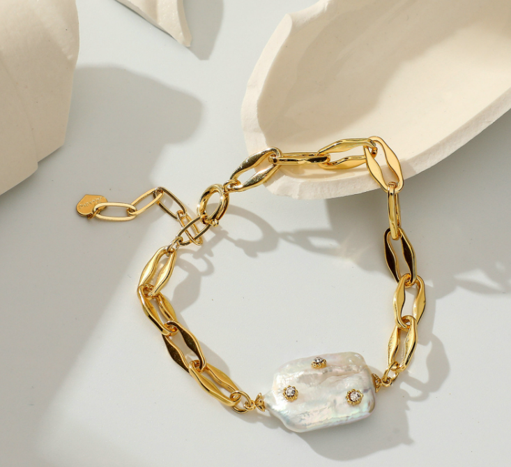 Gold-Plated Freshwater Pearl Bracelet with Zircon Pendant